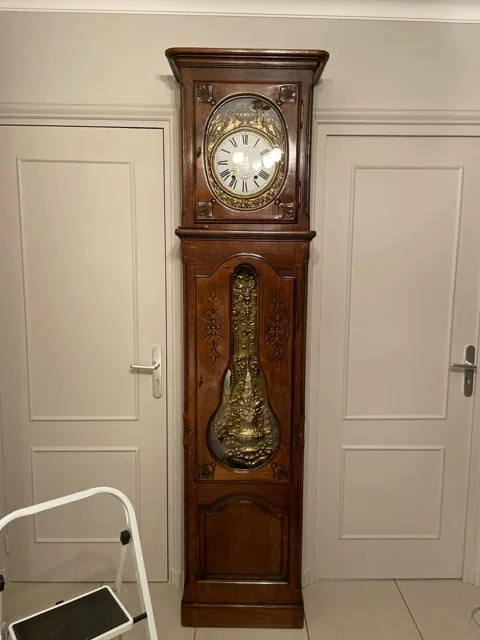Horloge à balancier dans son meuble